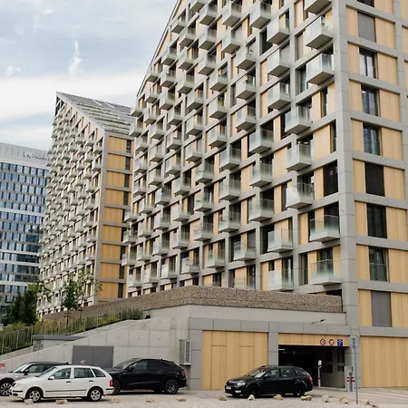 Stylish Near Center With Parking