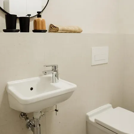 Stylish Near Center With Parking ברטיסלאבה